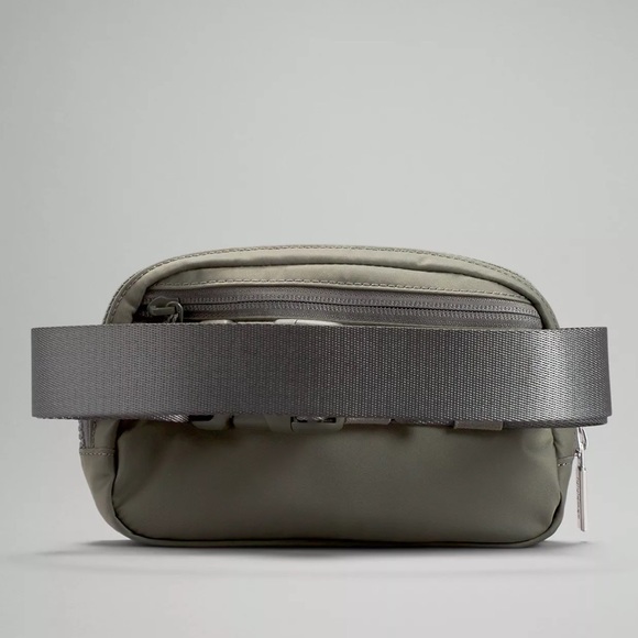 Lululemon Everywhere Belt Bag *Grey Sage - Picture 3 of 5